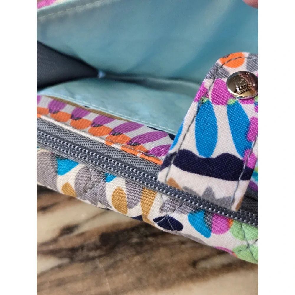 Vera Bradley Sunny Medallion RFID Smartphone Wristlet Wallet 26324-12657 NEW